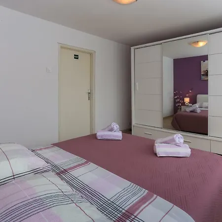 Joke Apartment *